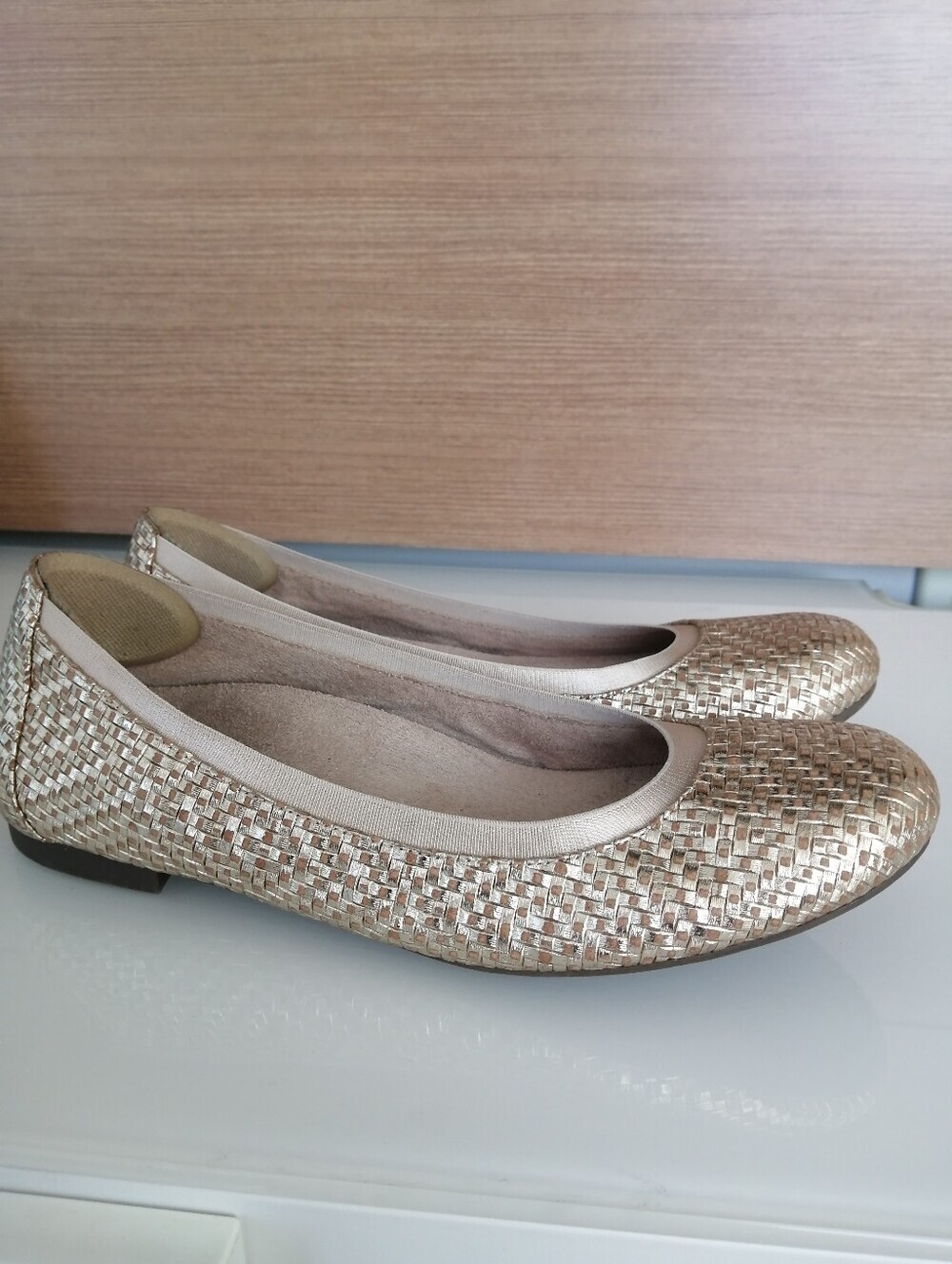 Vionic Anita Woven Leather Flats Gold Finish Comfort Support Insole Size 8